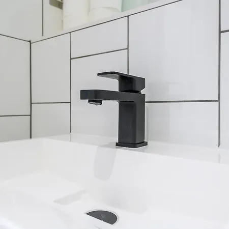 Dreamy Centre Retreat - Ideal For Couples - Pass The Keys Apartman Leeds