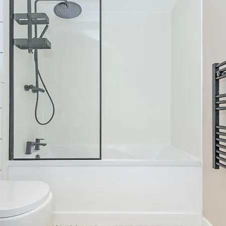 Dreamy Centre Retreat - Ideal For Couples - Pass The Keys Leeds